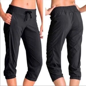 Athleta Black La Viva Crop Pull On Pants Size 6
